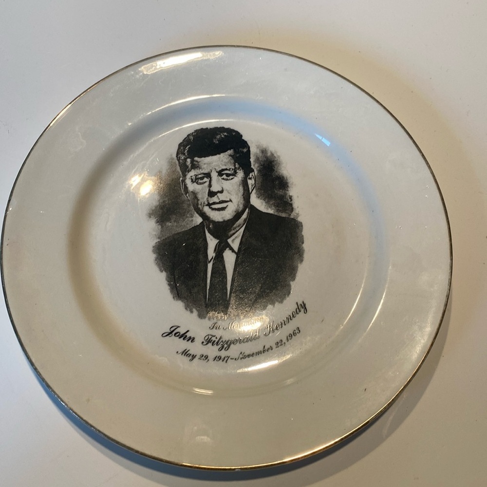 Vintage John F Kennedy In Memoriam 9” Plate.
